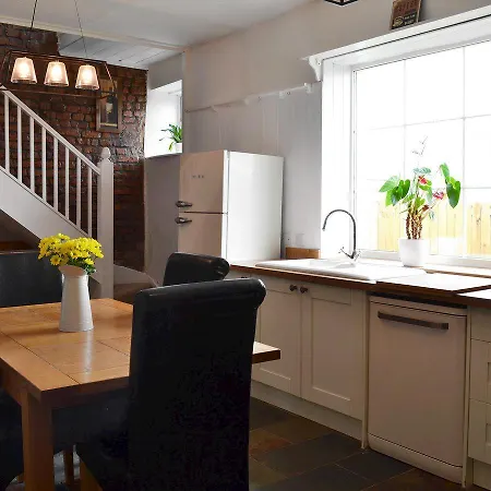Manor Farm House East * Folkton